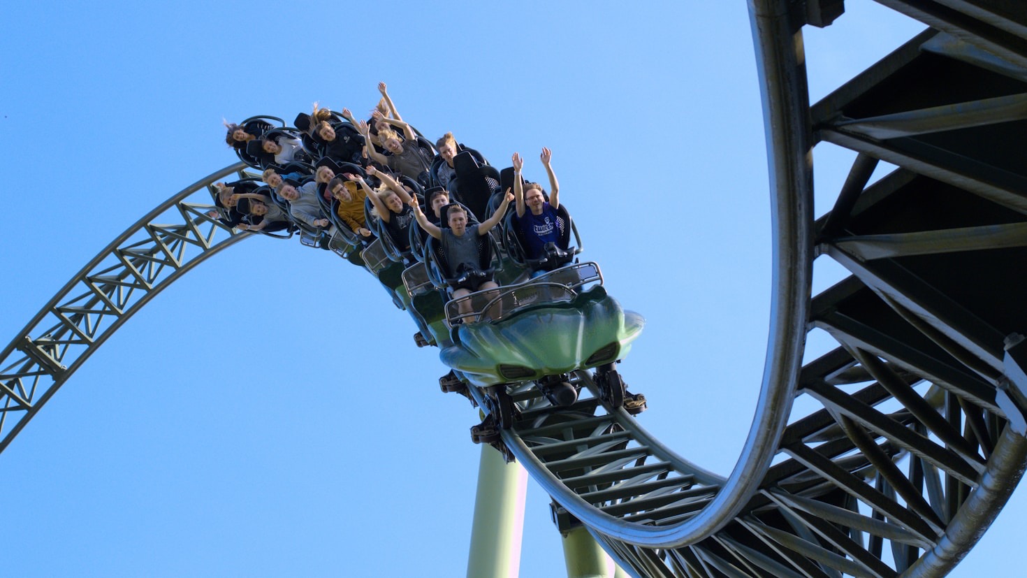 How Artistic Themes Shape Guest Experiences